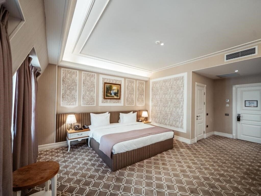 Фото Theatrum Hotel 4*