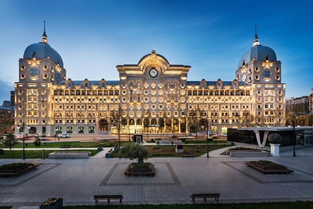 Отель Courtyard By Marriott Baku 4*