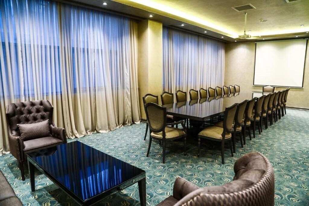Вид Iris Hotel Baku 4*