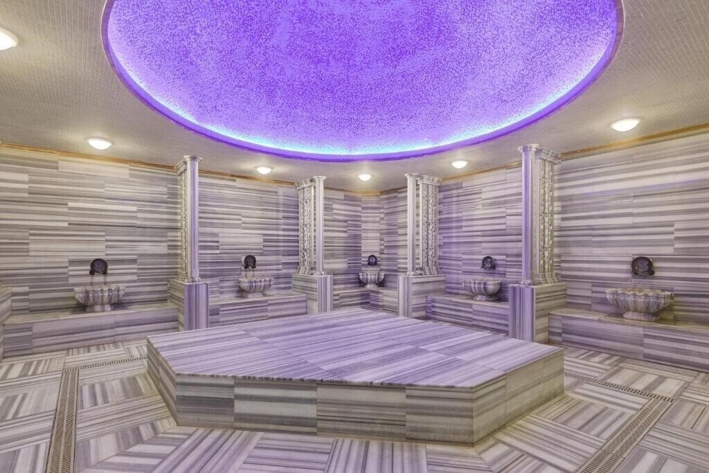 Апартаменти Wyndham Baku Hotel 5*