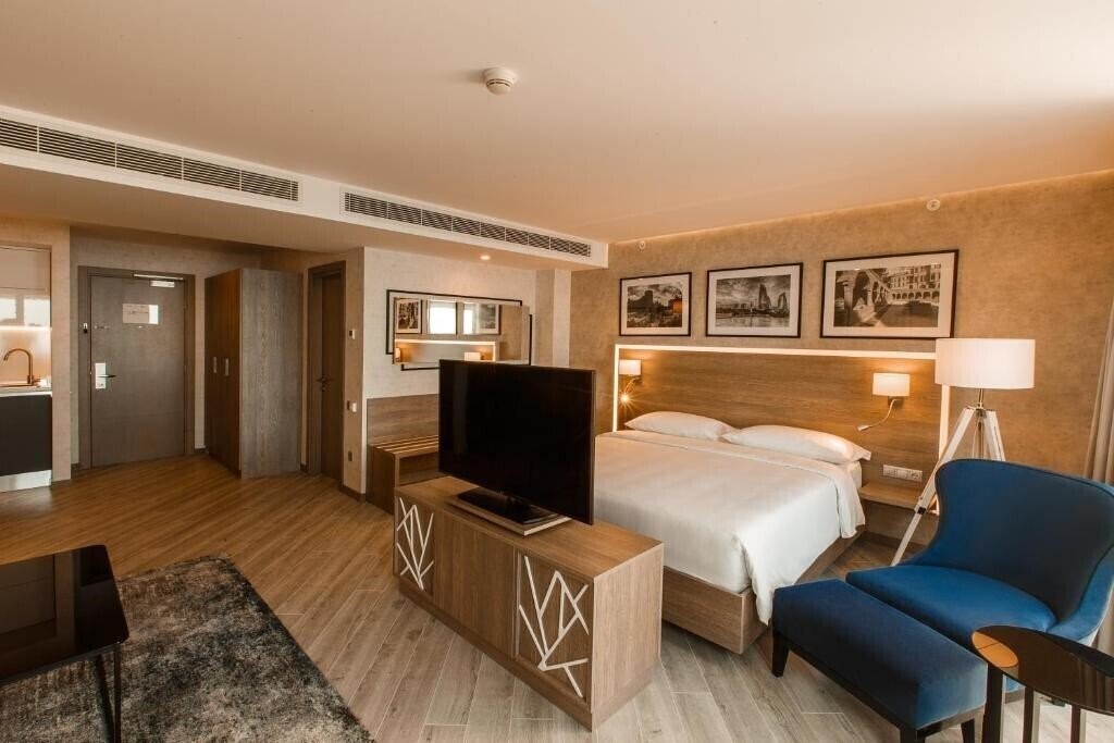 Территория Radisson Hotel Baku 4*