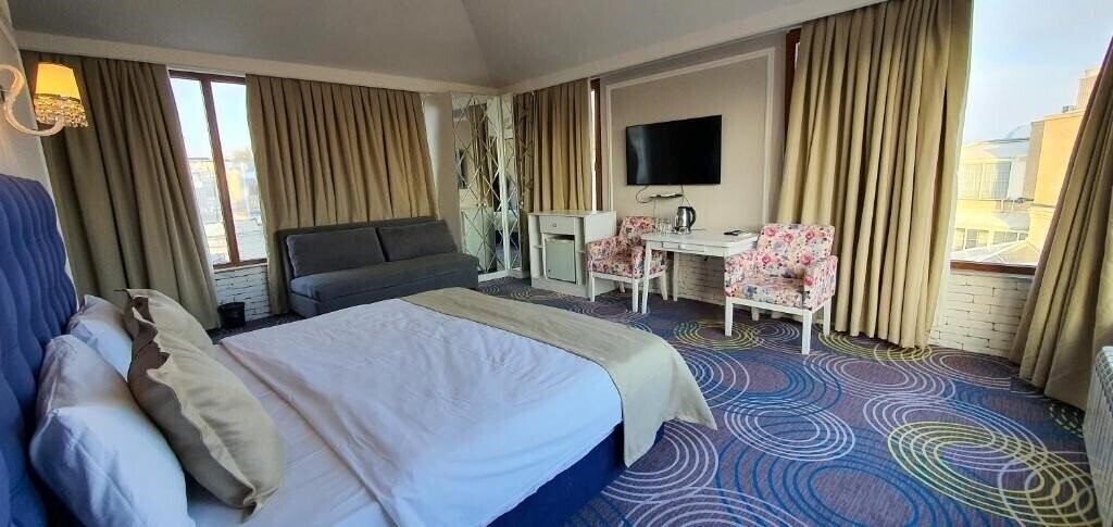 Территория Qala Hotel Baku 3*