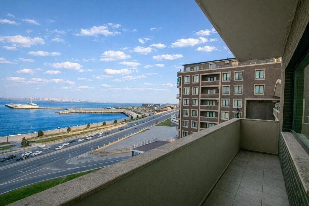 Территория Park Dedeman Baku 4*