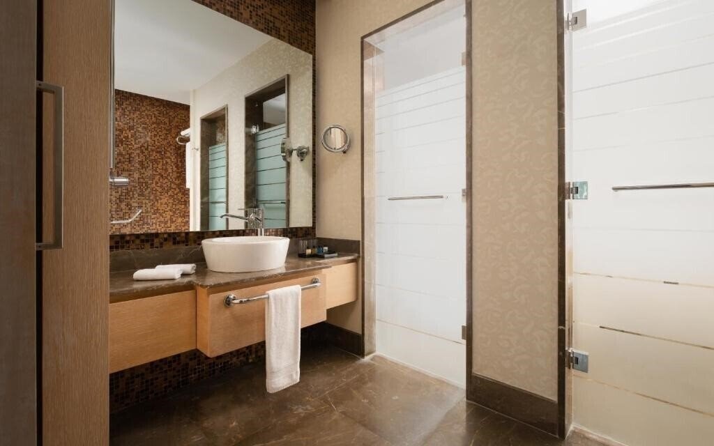 Фото Badamdar Hotel & Residence 5*
