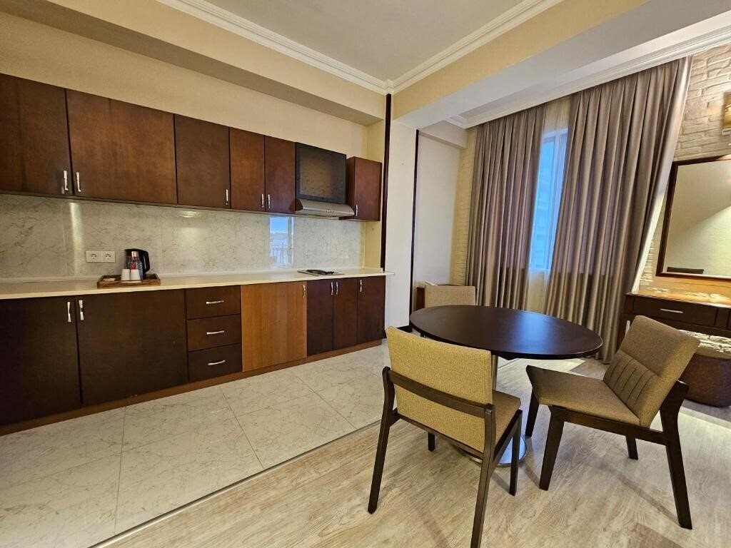 Панорама Crown Suite Hotel Baku 3*