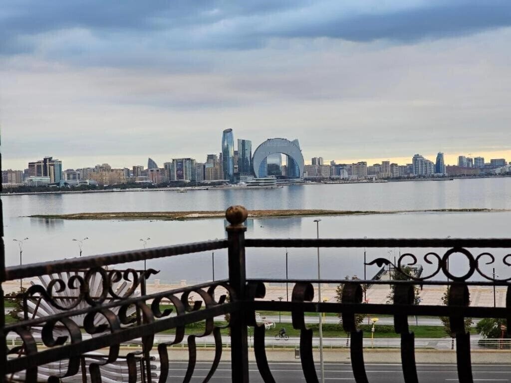 Отель Crown Suite Hotel Baku 3*