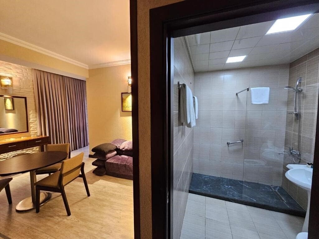 Вид Crown Suite Hotel Baku 3*