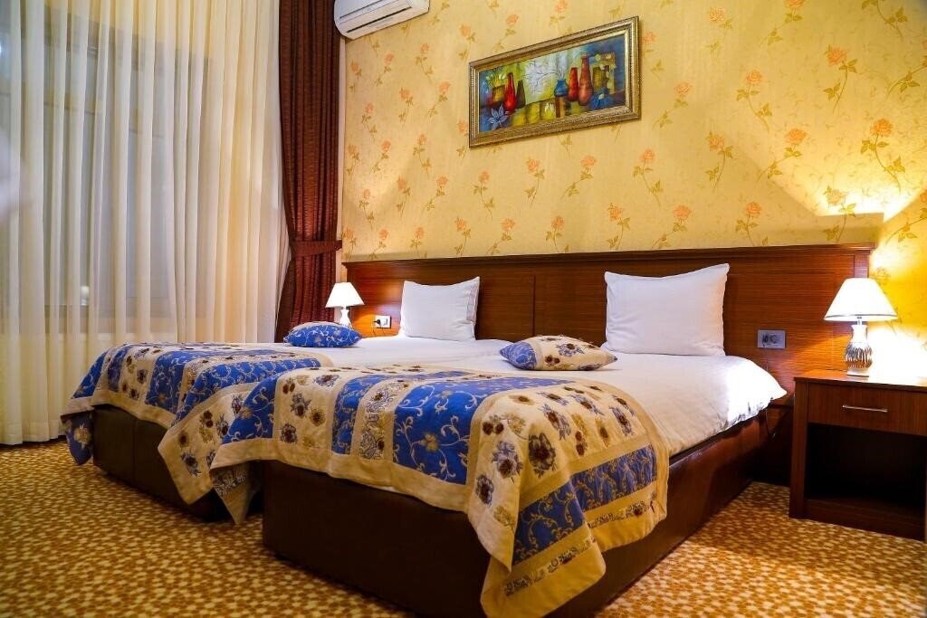 Готель Central Park Hotel 3*