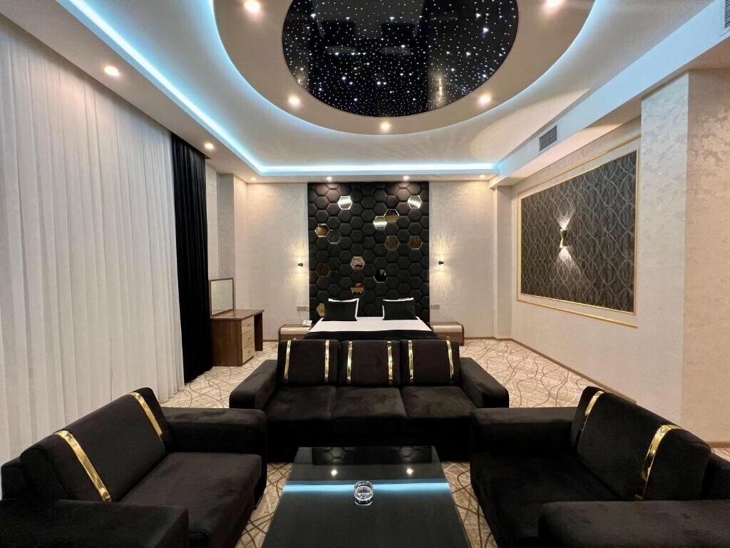 Панорама Royal Mansion Hotel 4*