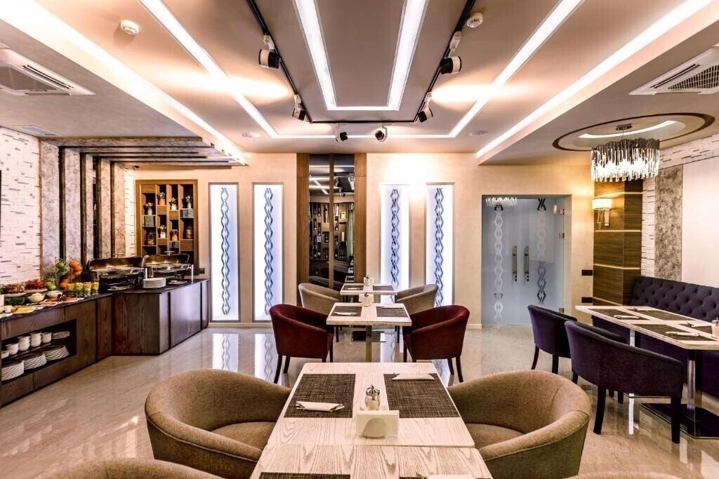 Вид Parralel Hotel Baku 4*