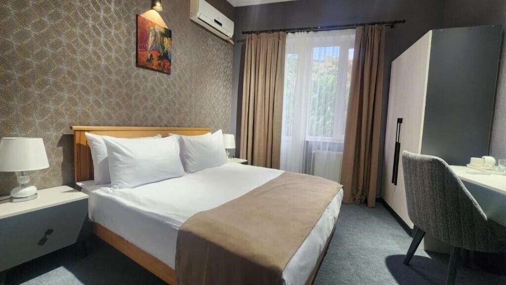 Отель Chambers Hotel (ex. Chamblers Hotel, Moon Light, Moon Light Old City) 4*