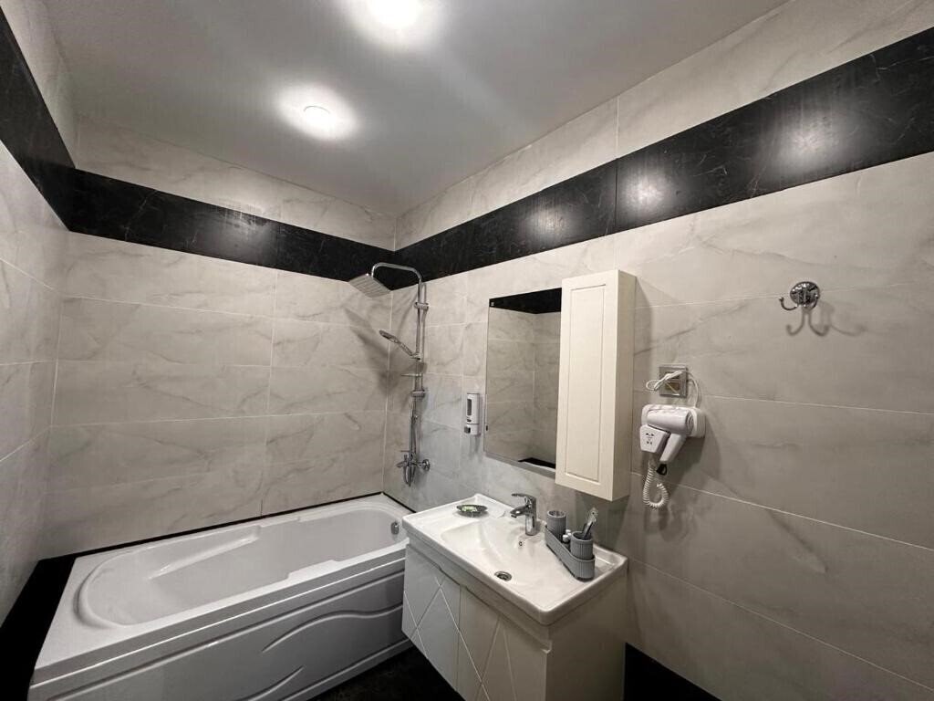 Панорама Royal Meridien Hotel Baku 3*