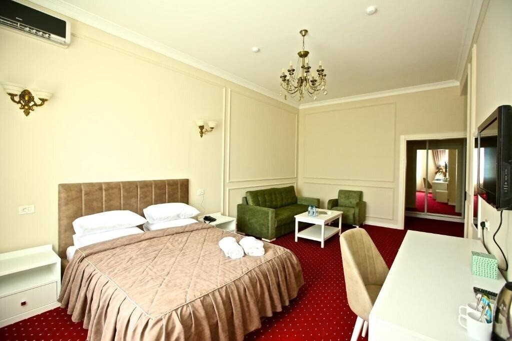 Панорама Miraj Hotel (ex. Miraj Inn Boutique Hotel) 3*