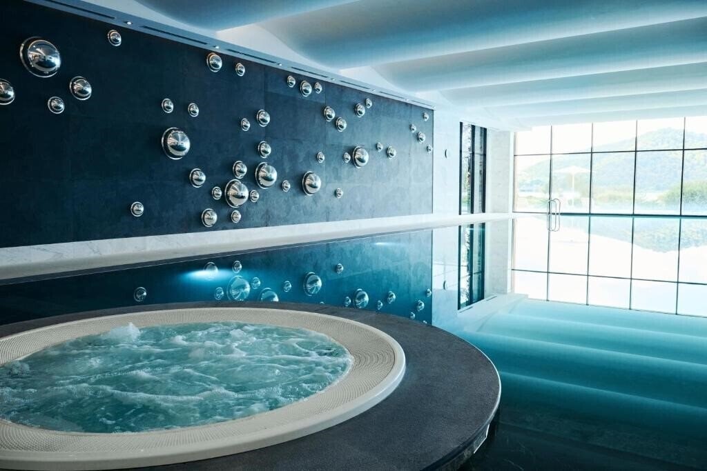 Панорама Chenot Palace Health Wellness Hotel 5*