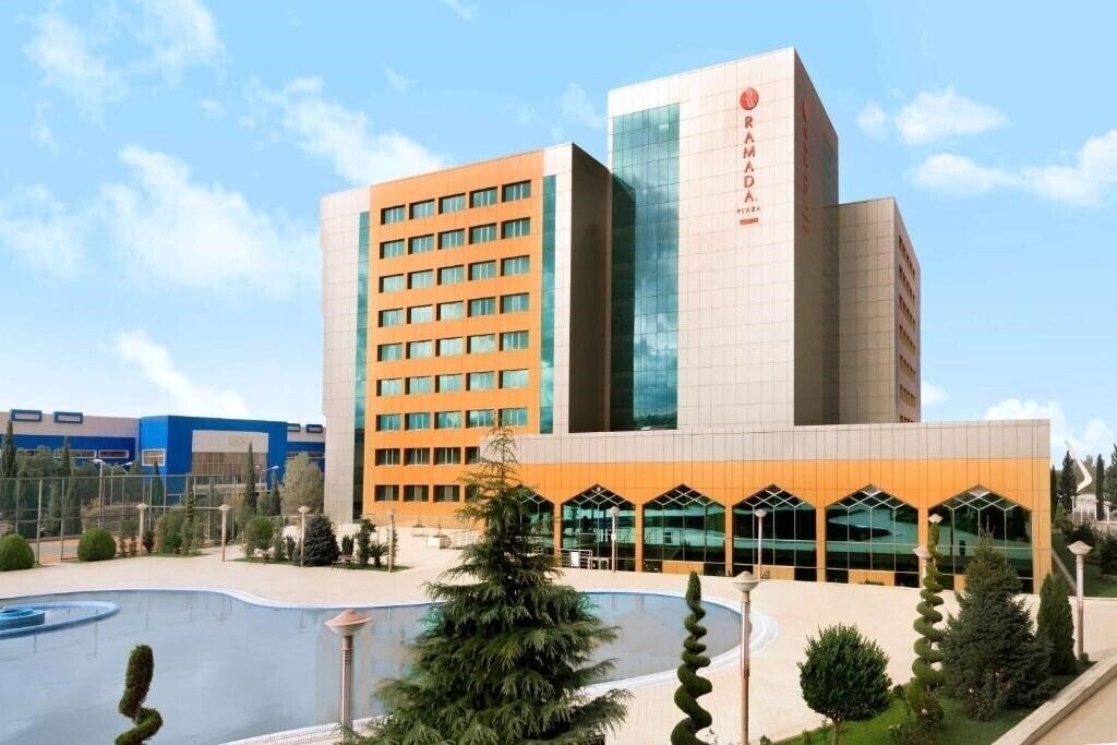Отель Ramada Plaza Gence 5*