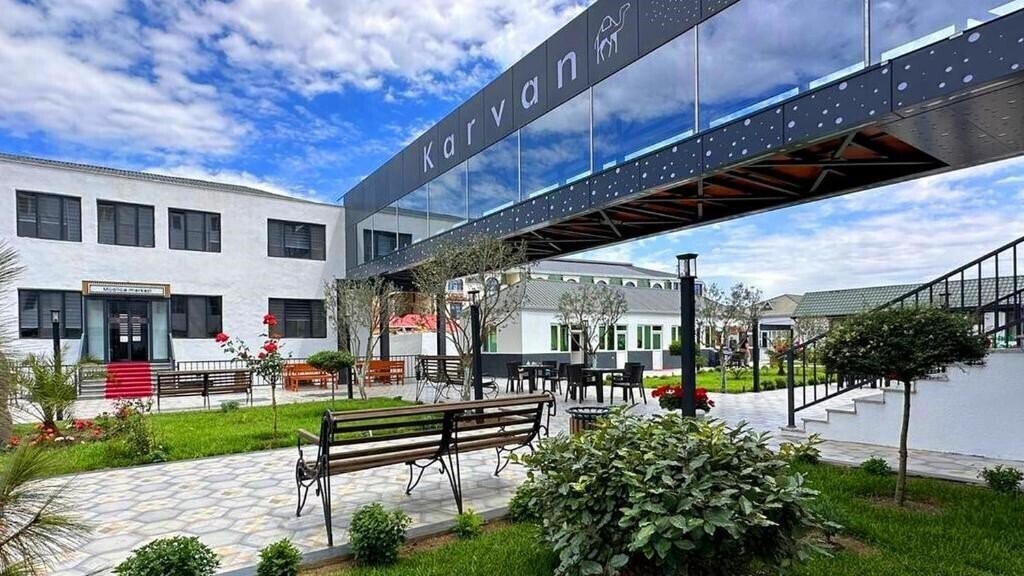Отель Karvan Hotel Naftalan 3*
