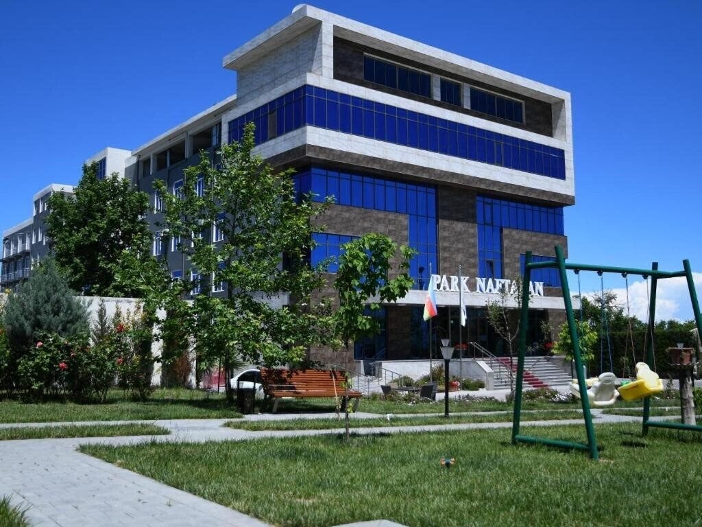 Территория Park Naftalan Sanatorium Complex 3*