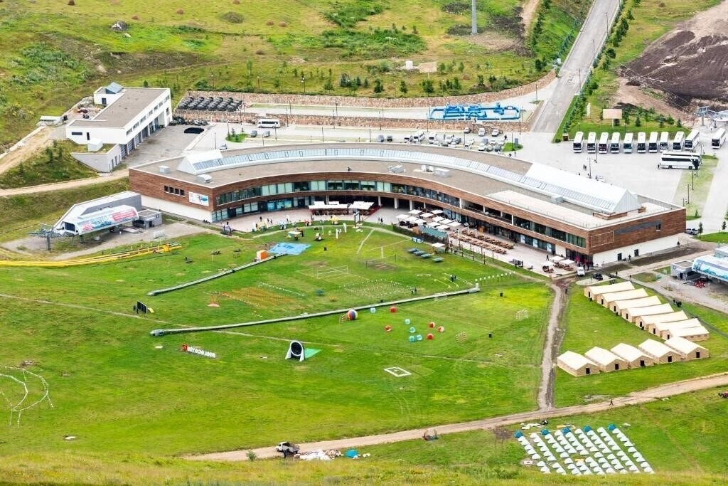 Готель Zirve Hotel Shahdag 4*