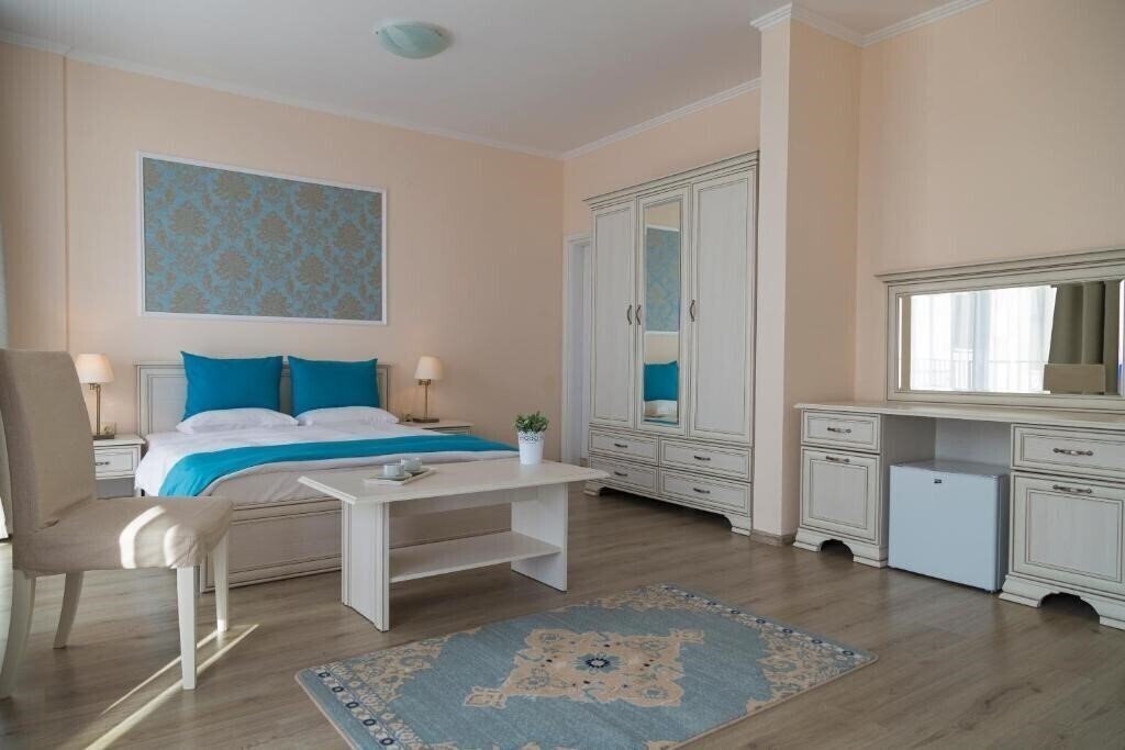 Фото White Rock Castle 4*