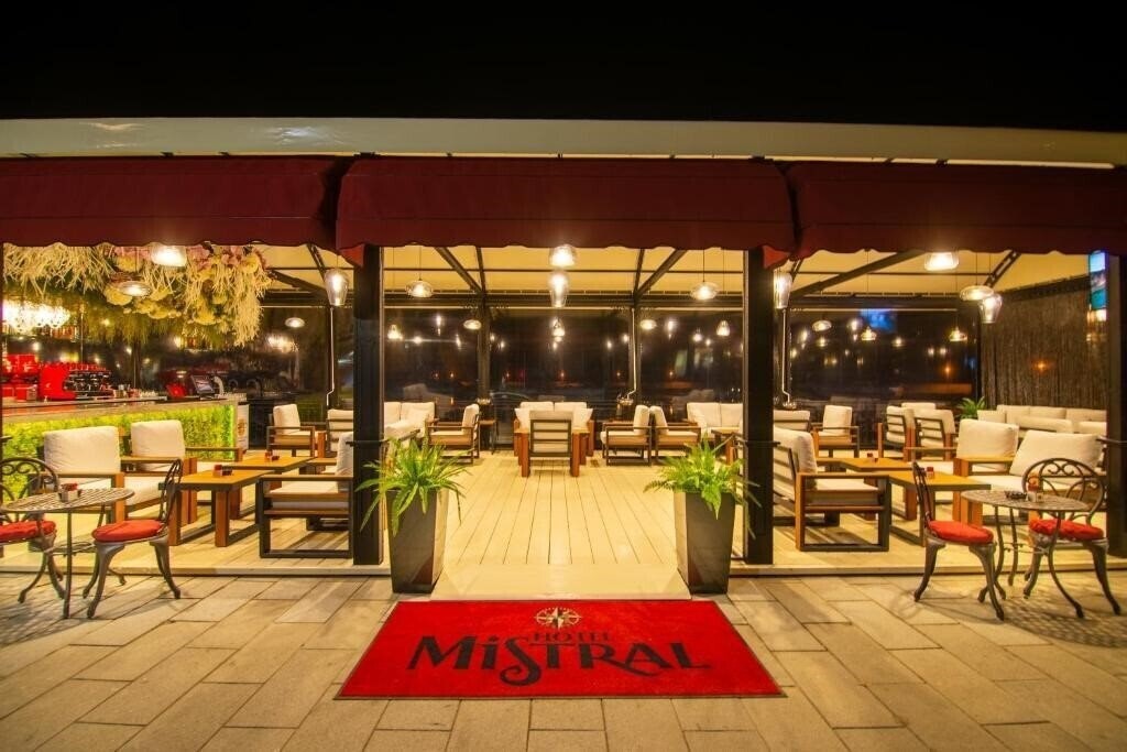 Апартаменты Mistral Hotel 4*
