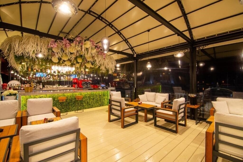Апартаменты Mistral Hotel 4*