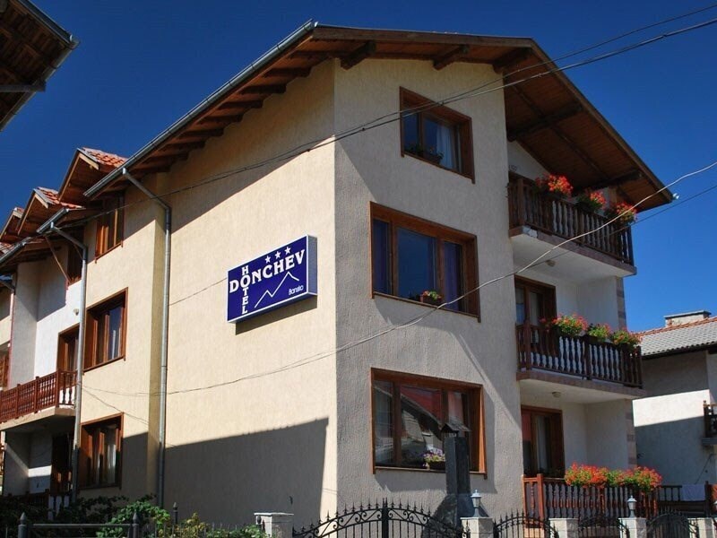 Готель Donchev 3*