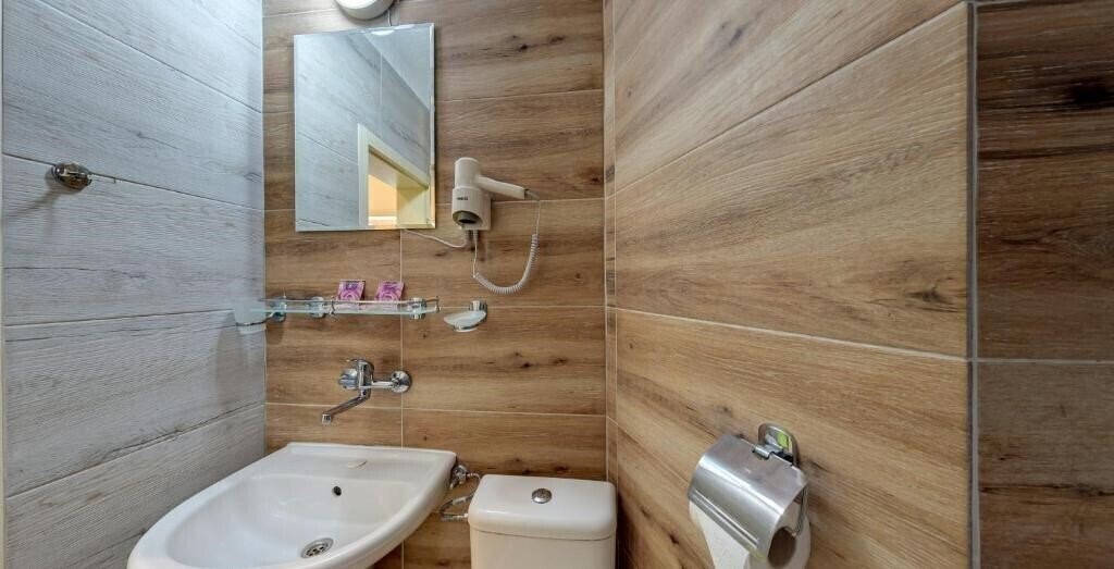 Апартаменти Hotel Grami 3*