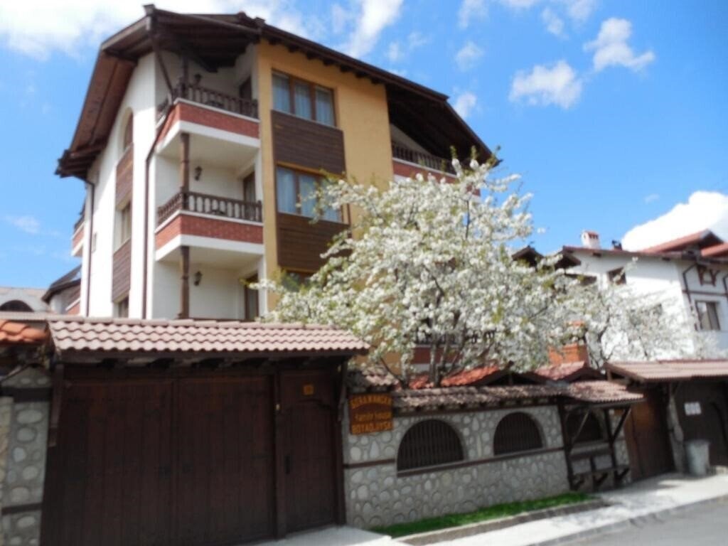 Панорама Boyadjiyski Family Hotel 3*
