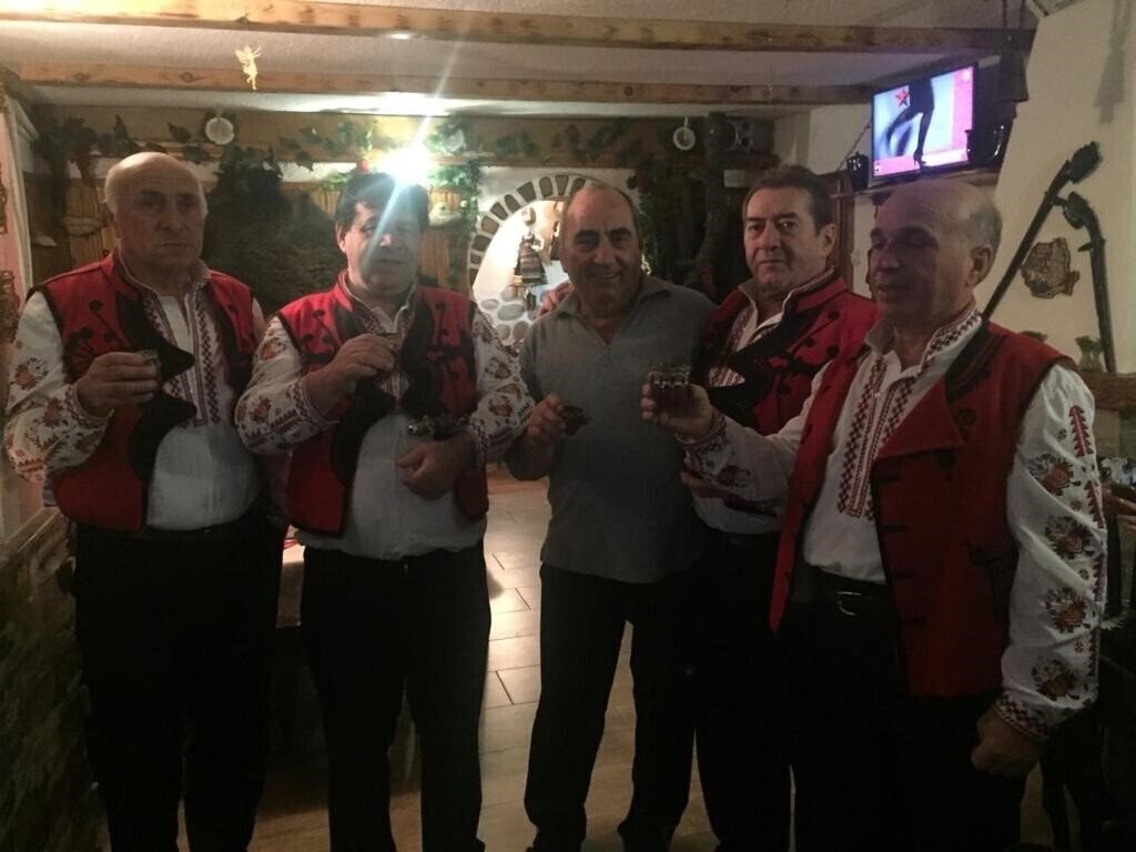 Территория Guest House Planinski Zdravets 3*