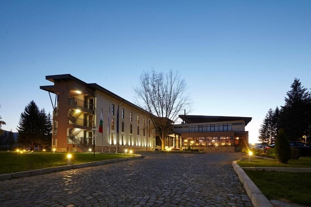 Панорама Belchin Garden 4*