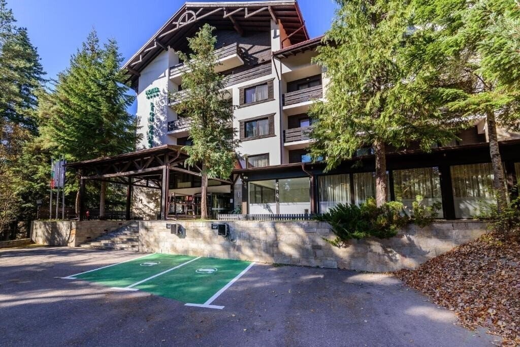 Панорама Lion Borovec 4*