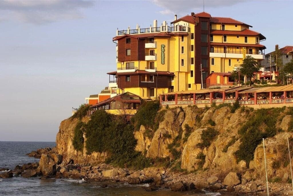 Территория Parnasse 3*