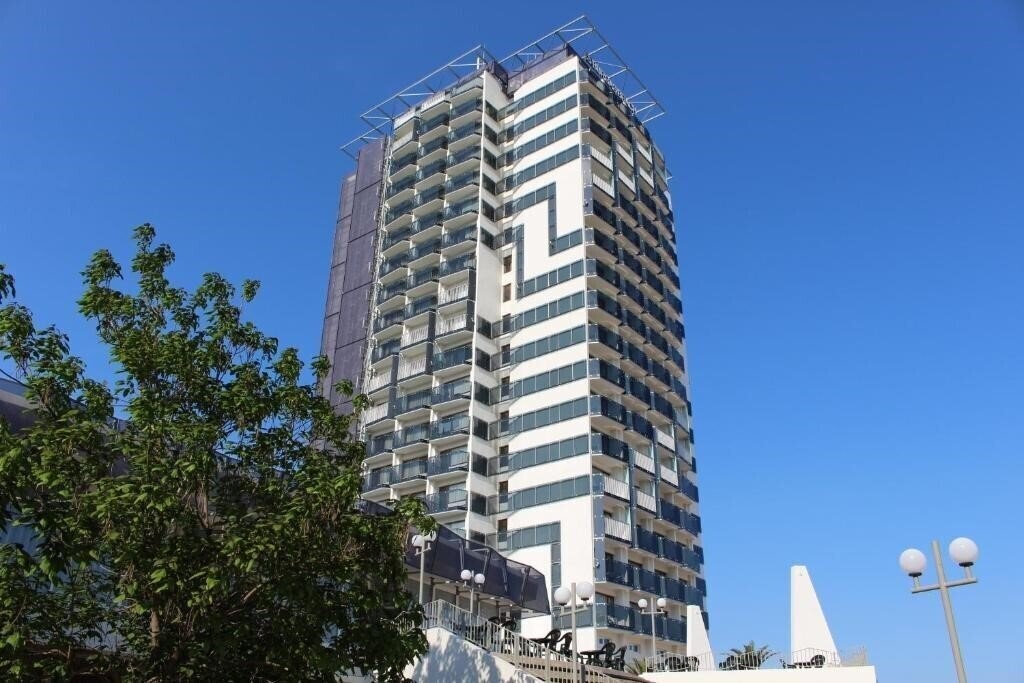 Отель Burgas Beach 4*