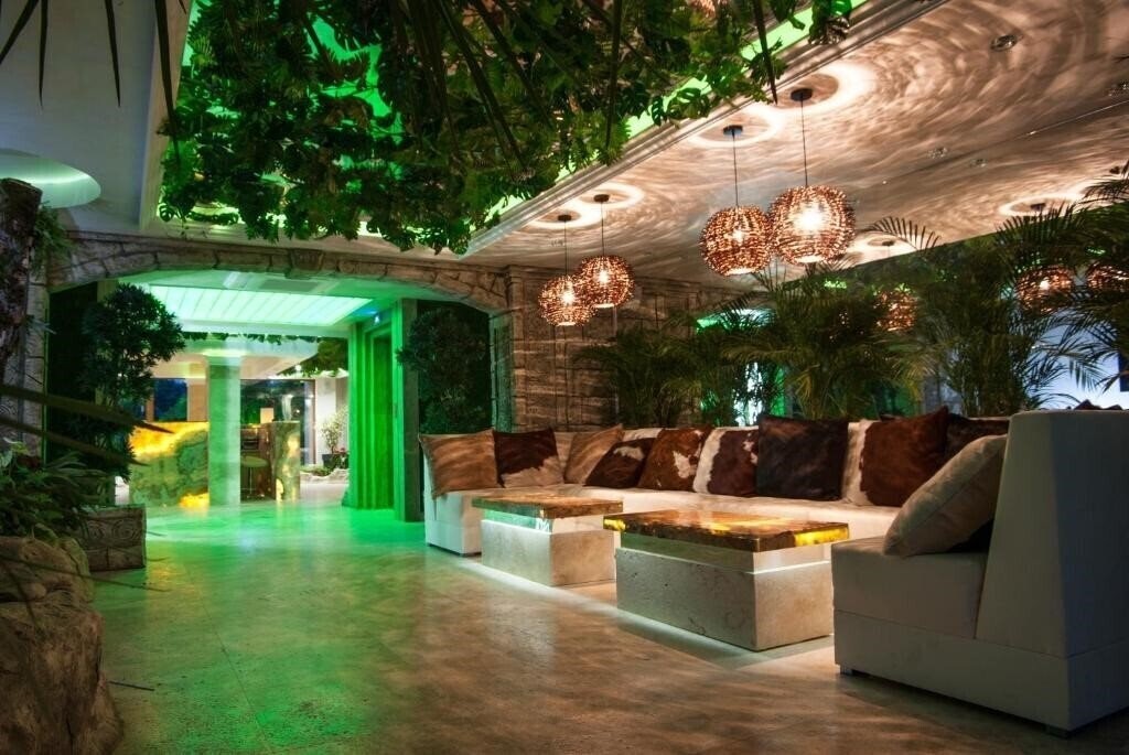 Территория Harmony Suites Jungle (ex. Harmony Suites 2, 3 Apt) апартаменты