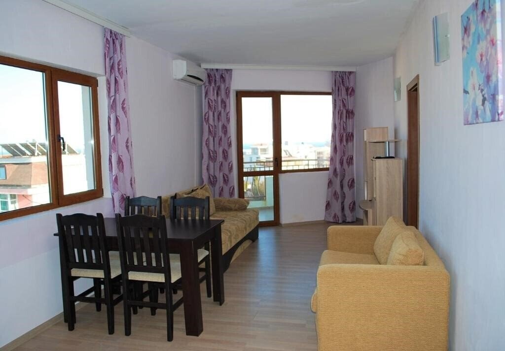 Панорама Amore Family Hotel 1*