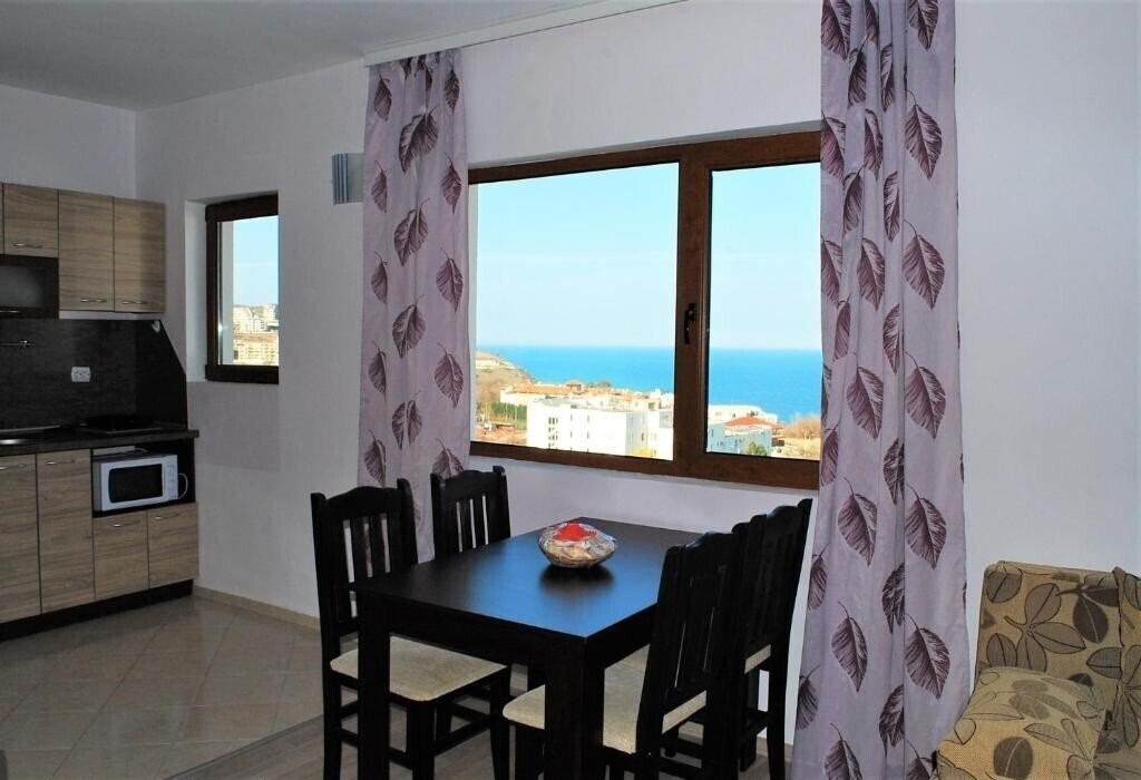 Апартаменти Amore Family Hotel 1*