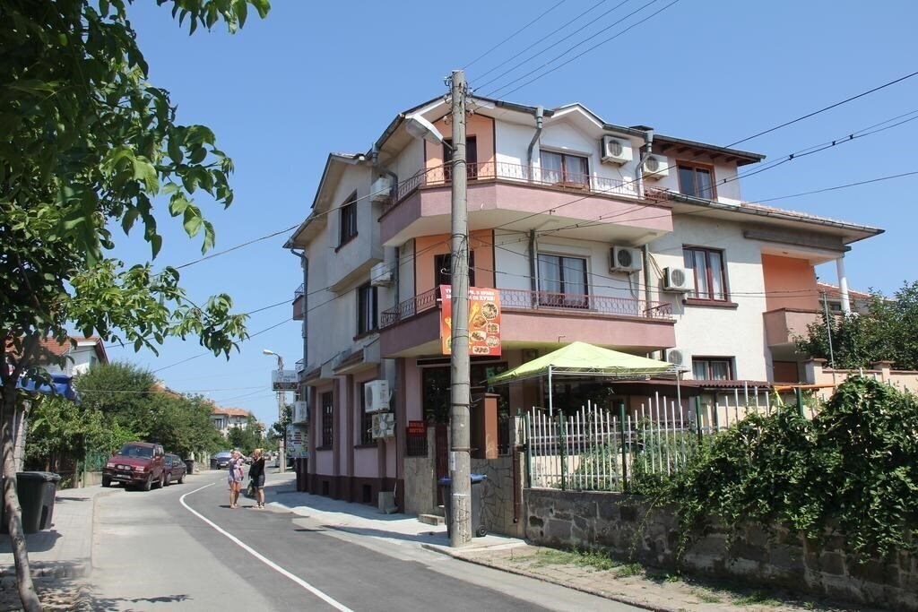 Готель Golden Lion Family Hotel 2*