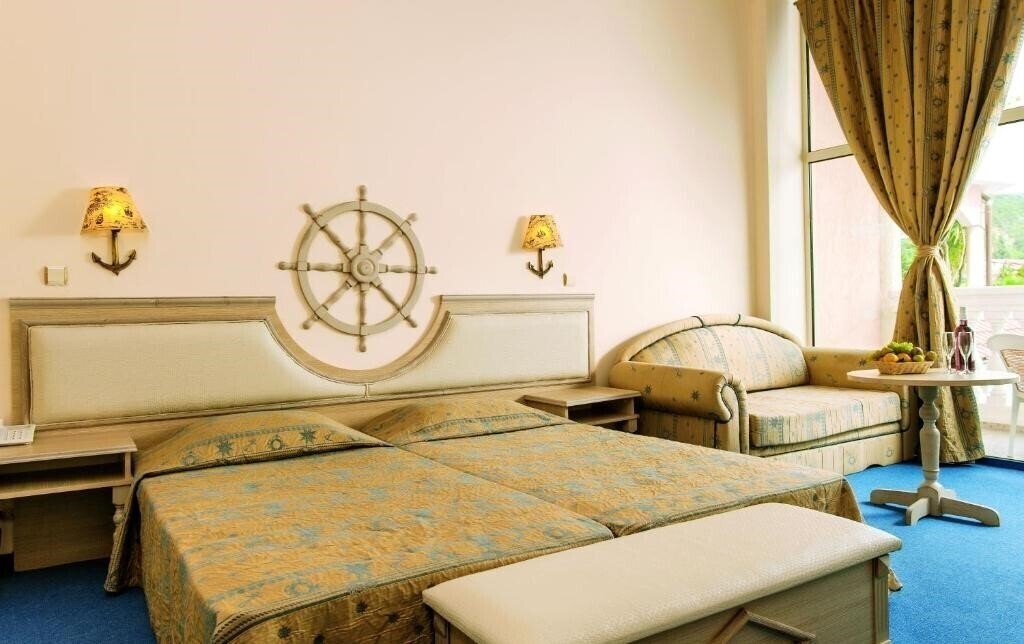 Панорама Royal Park 4*