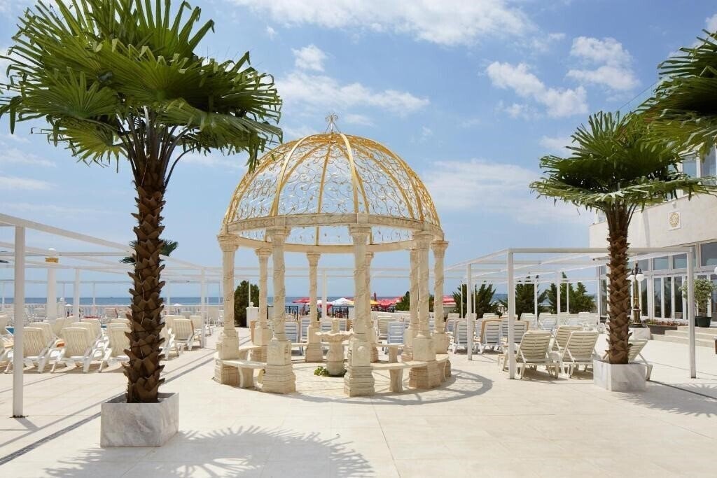 Отель Amore Beach 4*