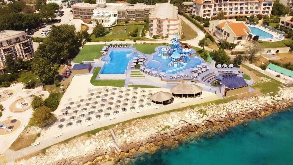 Территория Royal Bay Resort & Aqua Park 4*