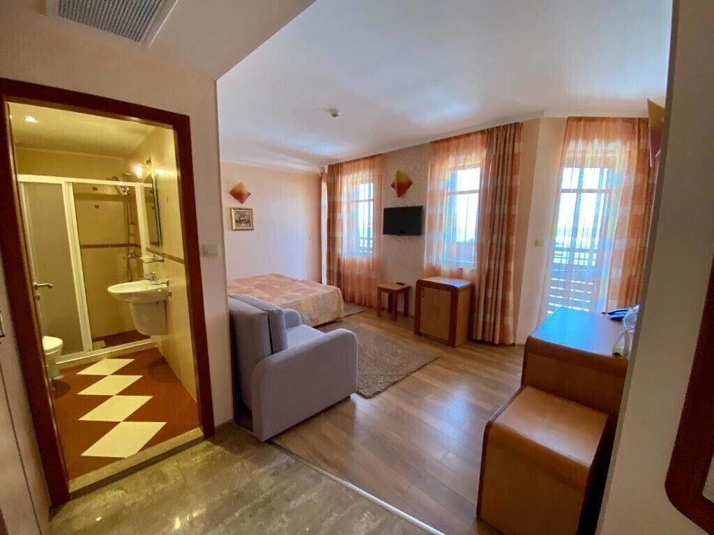 Вид Saint Nikola Hotel 3*