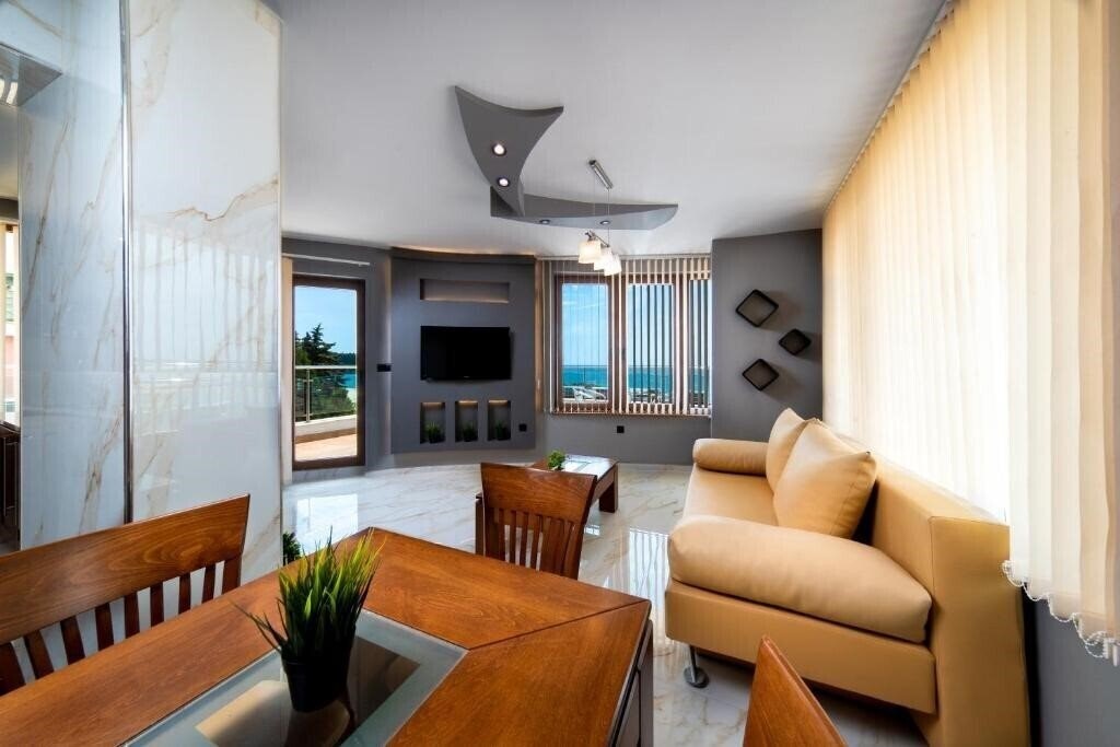 Изображение Petrov 3*