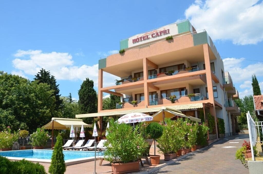 Панорама Capri 3*