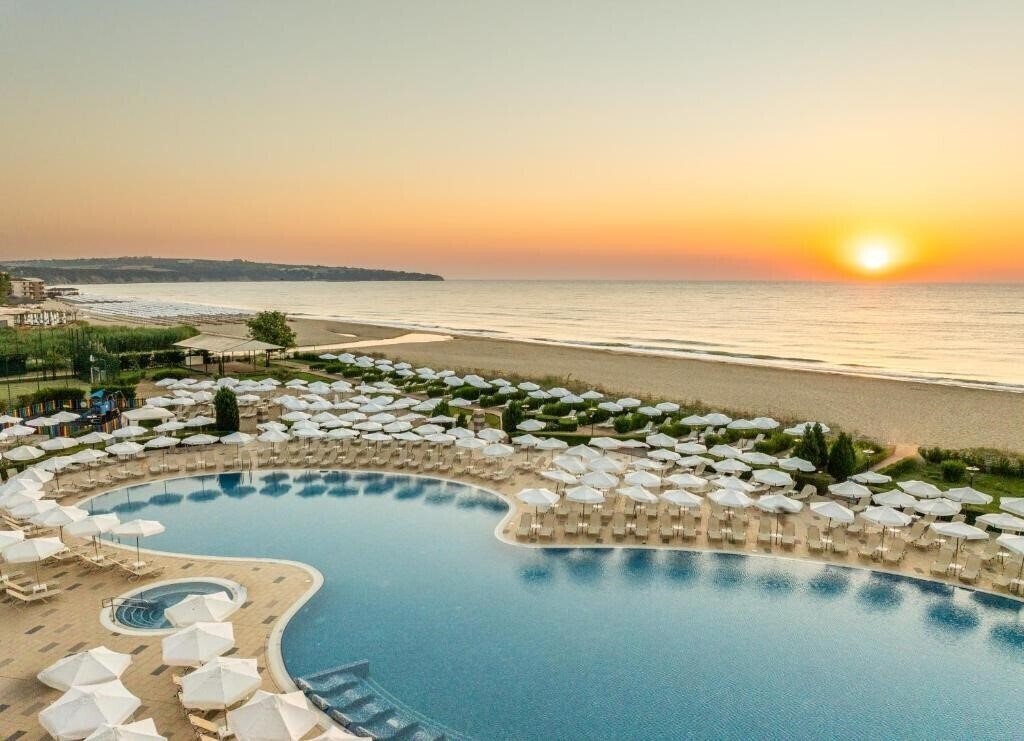 Отель Alua Helios Bay 4*