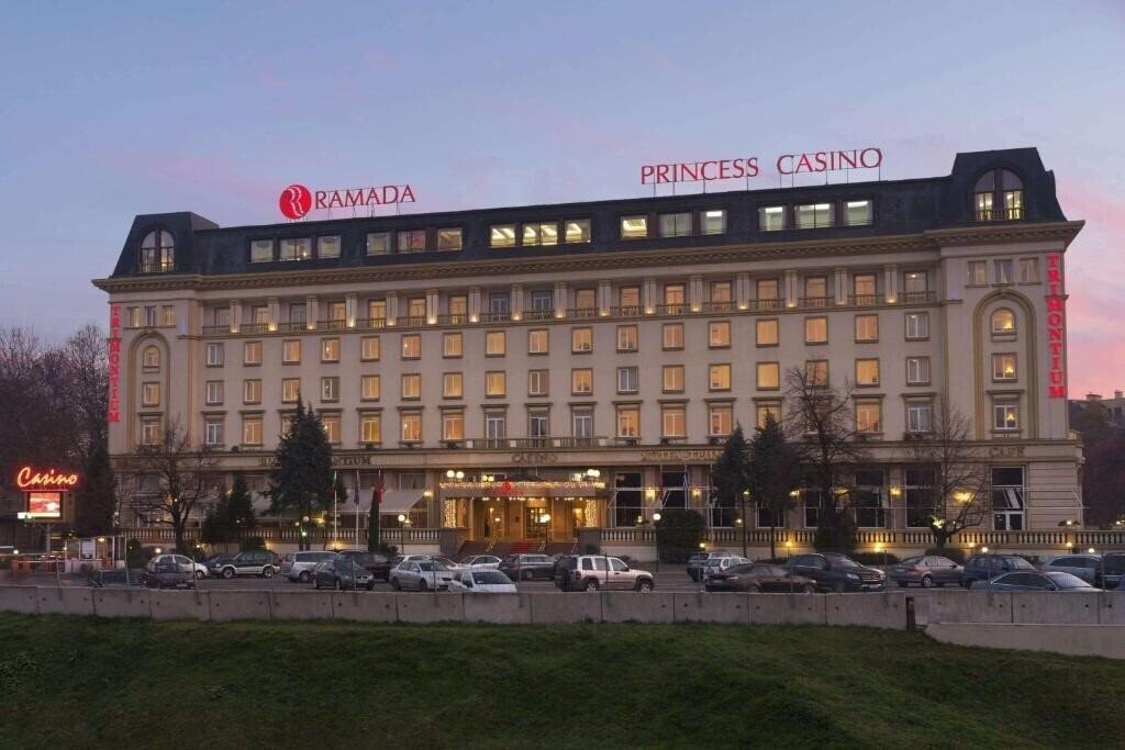 Готель Ramada Plovdiv Trimontium 4*