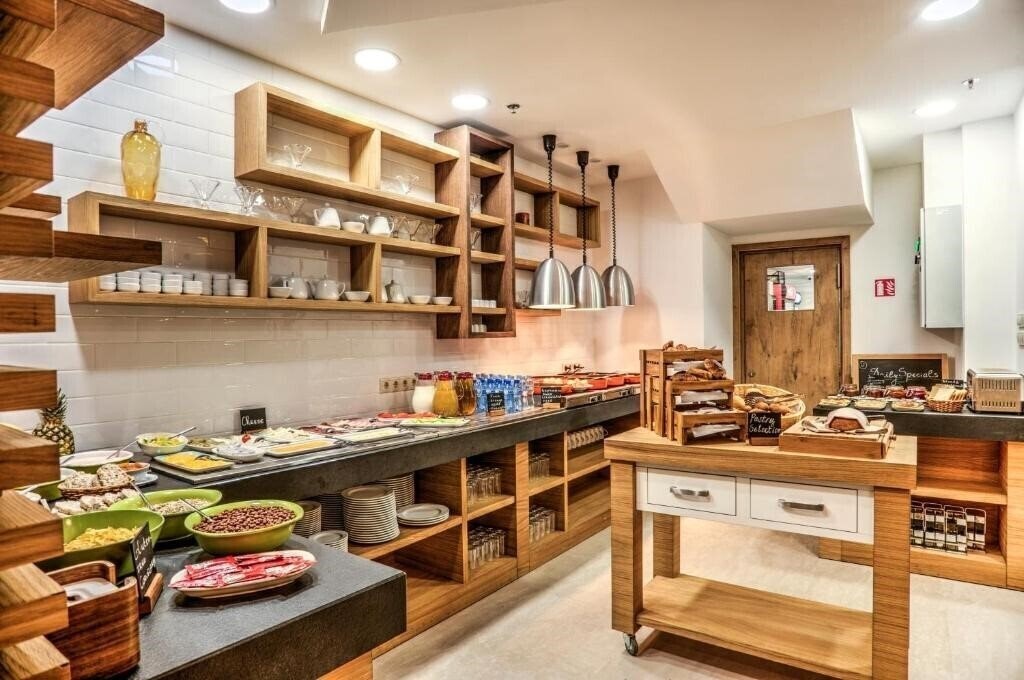 Фото Holiday Inn Plovdiv, An Ihg Hotel 4*