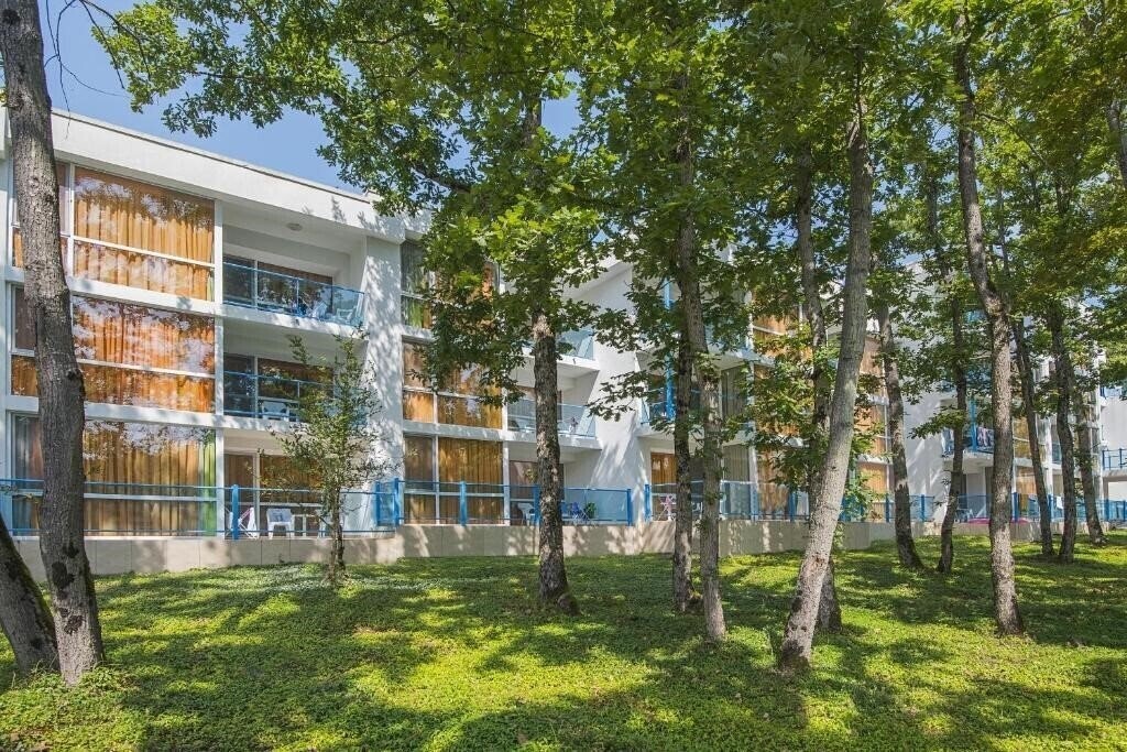 Апартаменты Forest Beach 4*