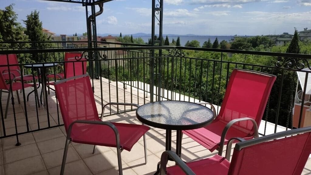 Территория Family Hotel Saga 3*