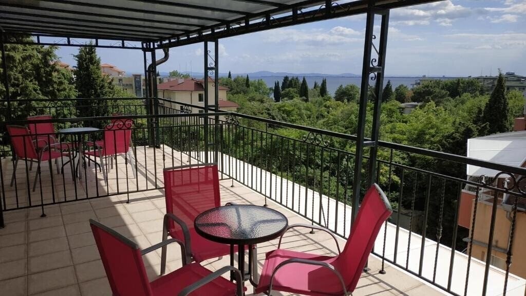 Вид Family Hotel Saga 3*