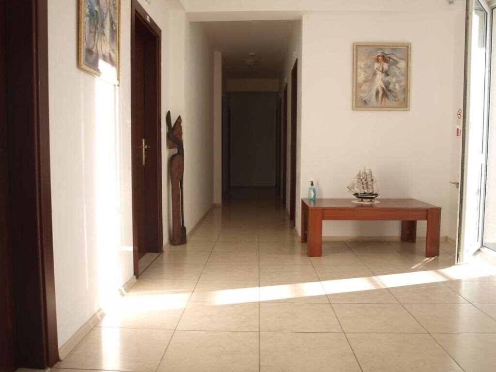 Панорама Korab Renesa 2*
